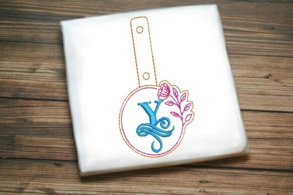Elegant Floral Monogram Keychain Y ITH